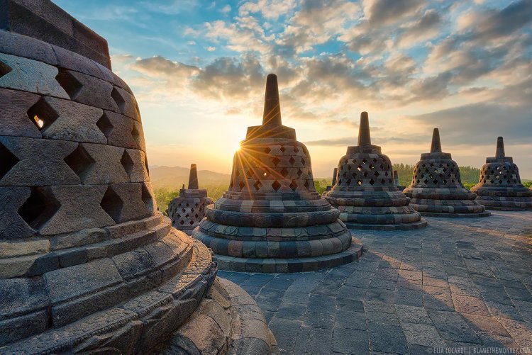 Ragam Kerajaan Hindu Budha di Indonesia dan Peninggalannya