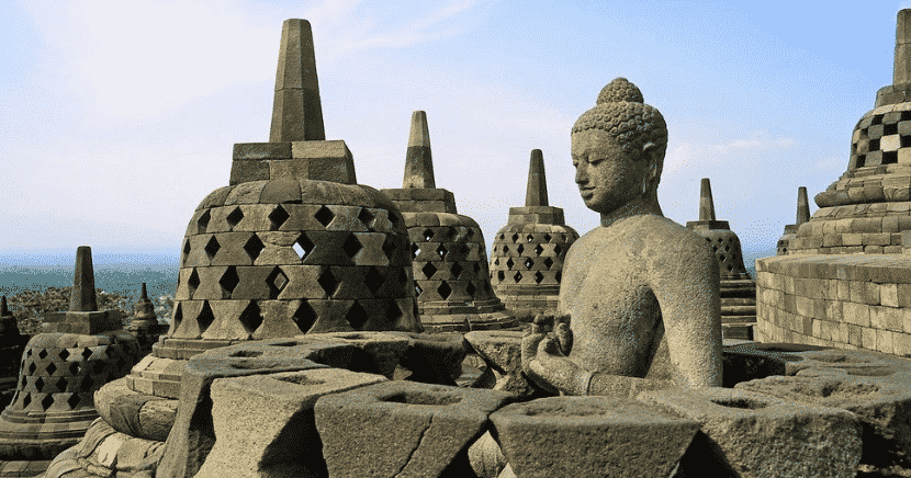 Ragam Kerajaan Hindu Budha di Indonesia dan Peninggalannya