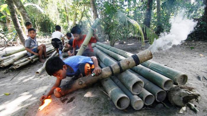 Permainan Tradisional Mercon Bambu
