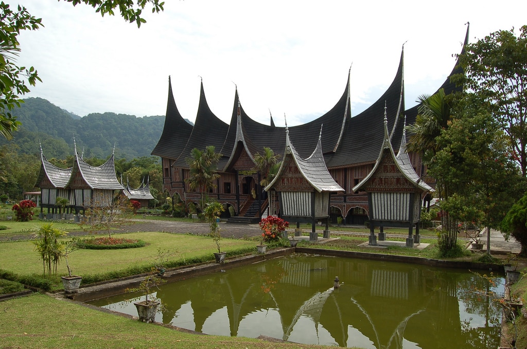 Filosofi Rumah Adat Sumatera Barat – Rumah Gadang