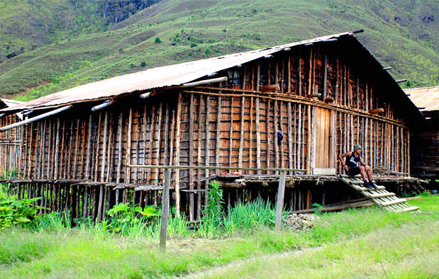 Rumah Mod Aki Aksa (Rumah Adat Provinsi Papua Barat)