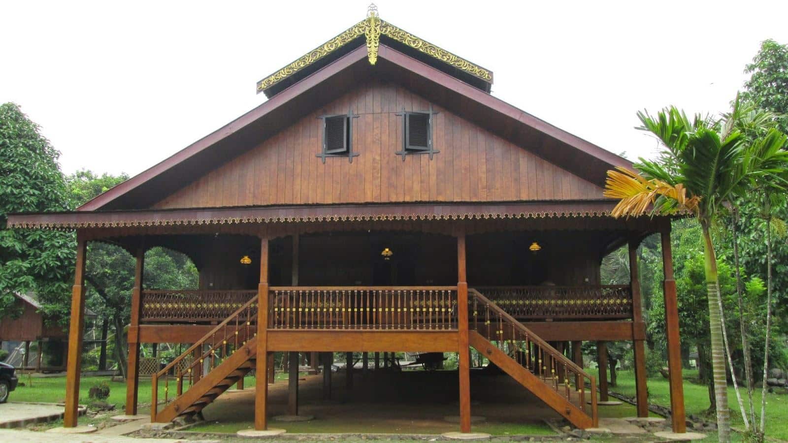 Rumah Pewaris (Rumah Adat Provinsi Sulawesi Utara)