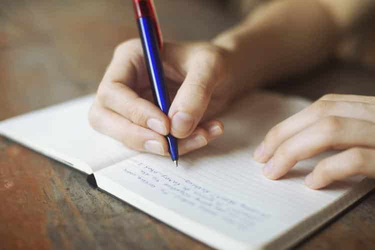 Contoh Karya Tulis Ilmiah Remaja yang Baik dan Benar (Terbaru)